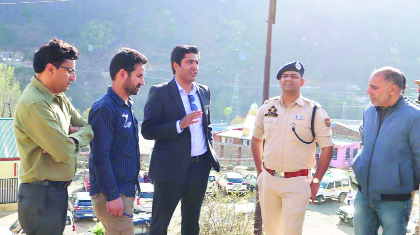 DEO Ramban visits Banihal, assesses readiness for elections