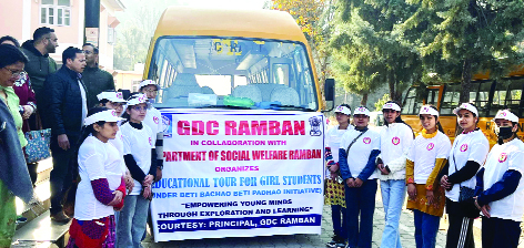 DSWD Ramban sponsors Educational Tour of 25 girl Students to Kashmir 