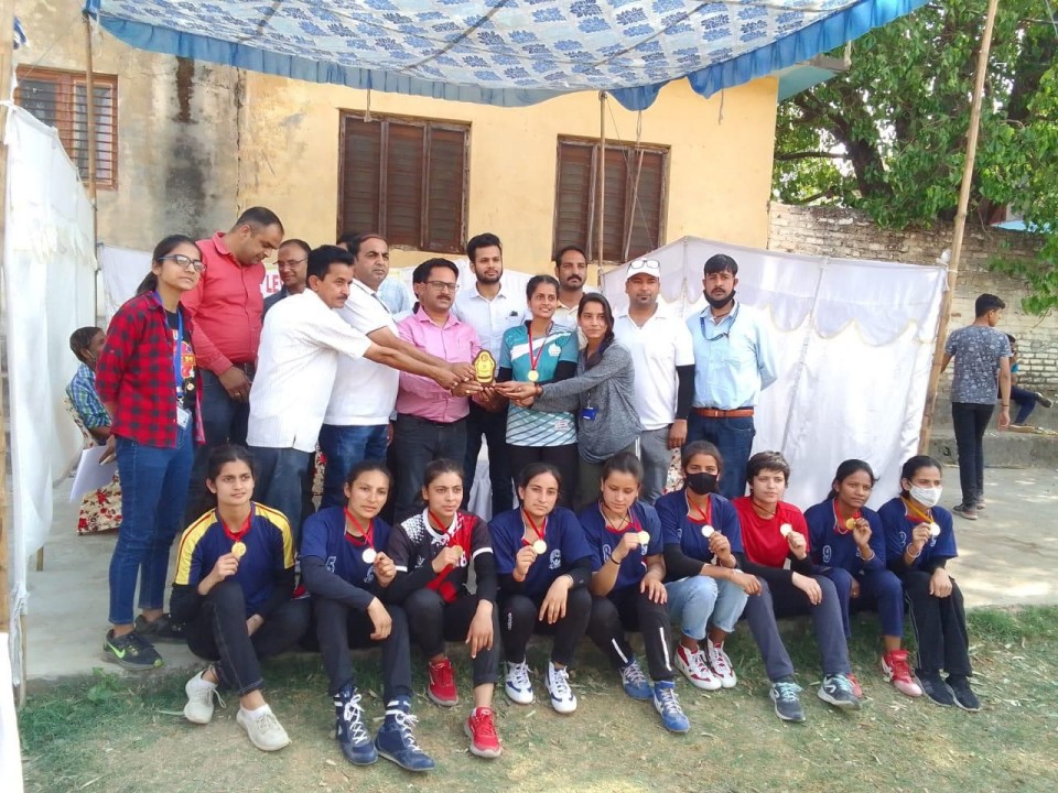 GOVT. DEGREE COLLEGE, CHENANI CLINCHES A GOLD AND TWO SILVERS IN KABADDI & BADMINTON CHAMPIONSHIPS
15th Apr. 2022
<br>
 
​The students of Govt. Degree College, Chenani brought laurels to the College by their excellent sports skills in Kabaddi & Badminton Championships organized by the Nehru Yuva Kendra, Udhampur. The girls’ Kabaddi team won a Gold Medal while the boys clinched a Silver Medal in the event. 
Meanwhile, Ms. Sakshi Sharma won a Silver Medal in Badminton.<br>
The Sports Tournament was held at Mini stadium, Udhampur on 15th Apr. 2022.